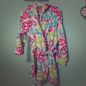 Girls bathrobe size 6. Kohl’s brand Sonoma.